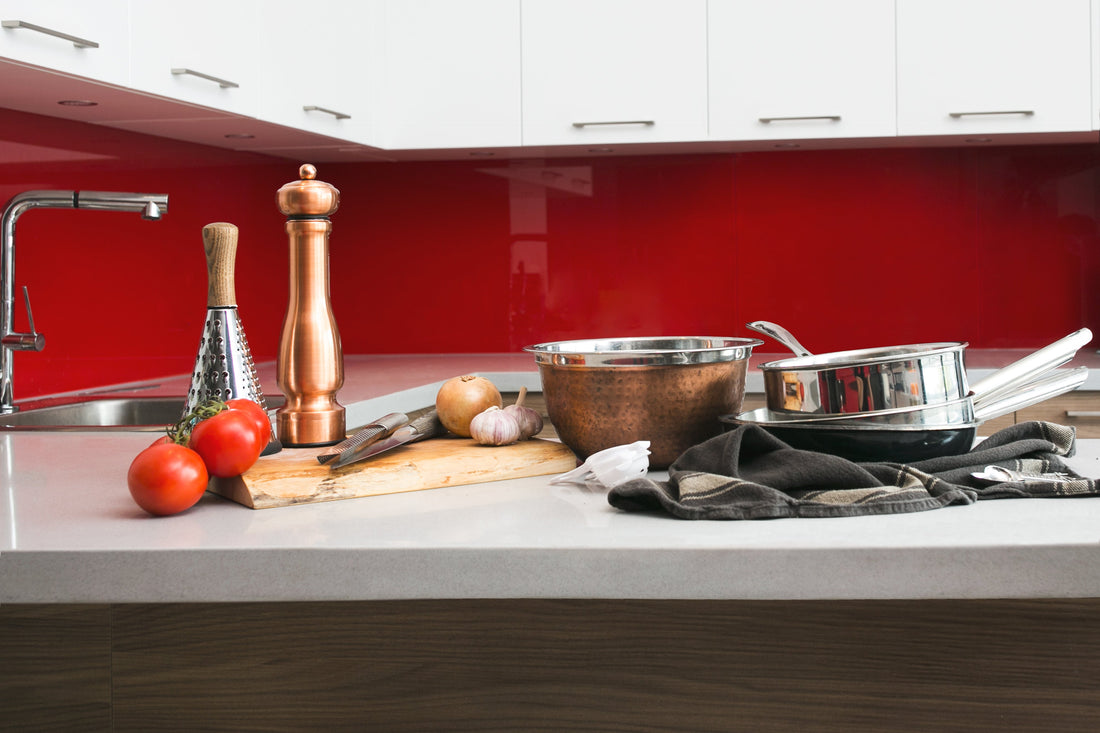 Titan vs. Holz Schneidebrett – Welches Schneidebrett passt besser zu Ihnen?