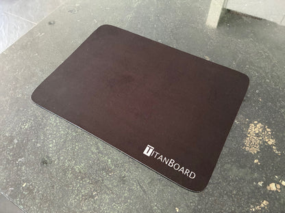 2er-Set TitanBoard - das Original aus 100% Titan - kein Mikroplastik mehr in Ihrem Essen - jetzt mit kostenloser antirutsch-Unterlagematte