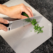 Gemuese und Fleisch schneiden ohne Mikroplastik auf dem Titan-Schneidebrett von TitanBoard® Schweiz